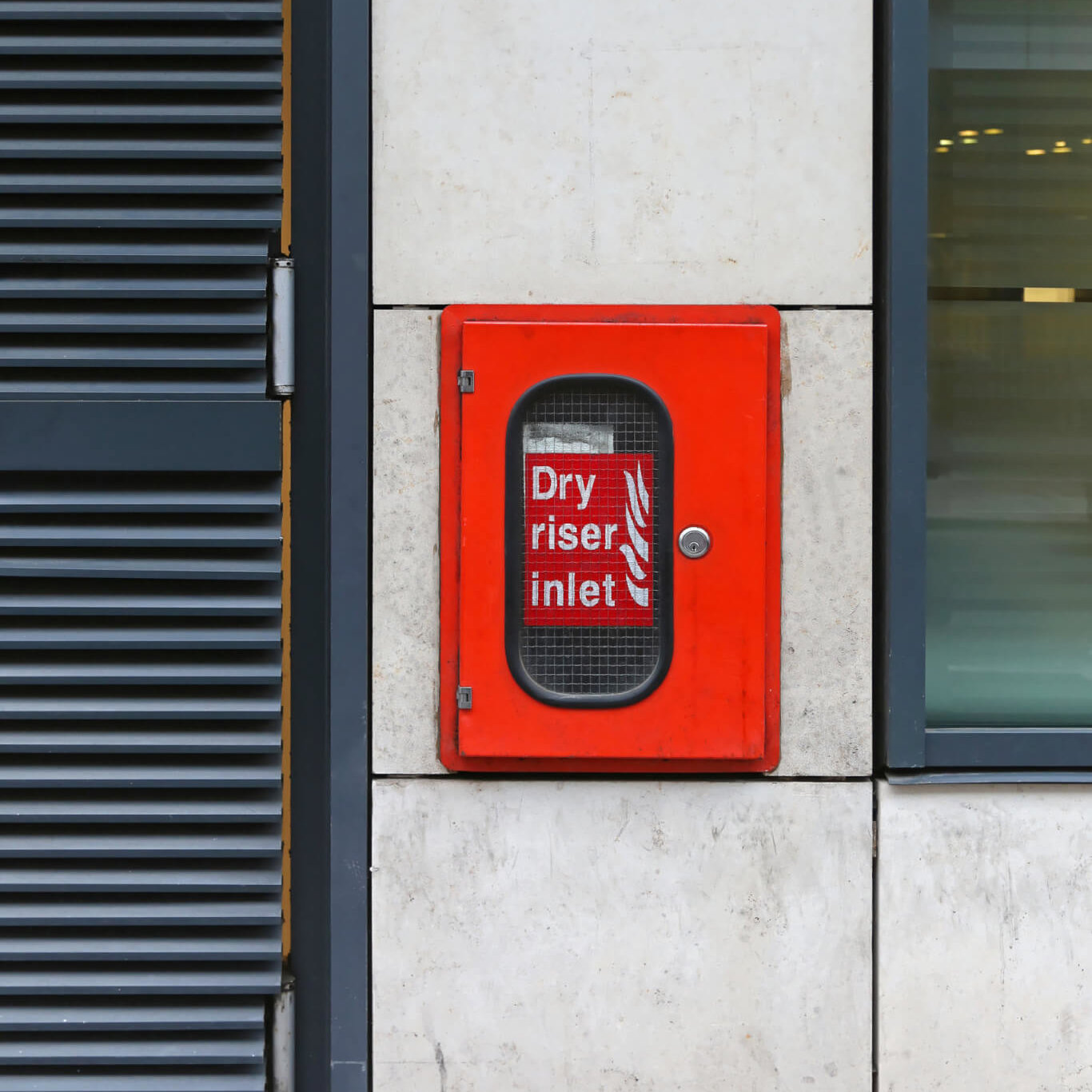 Dry riser inlet box for firefighters